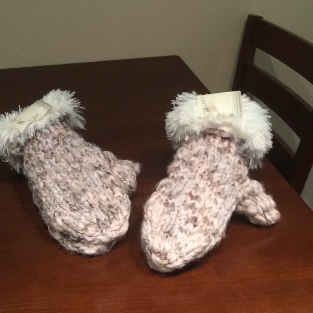 NWT mittens